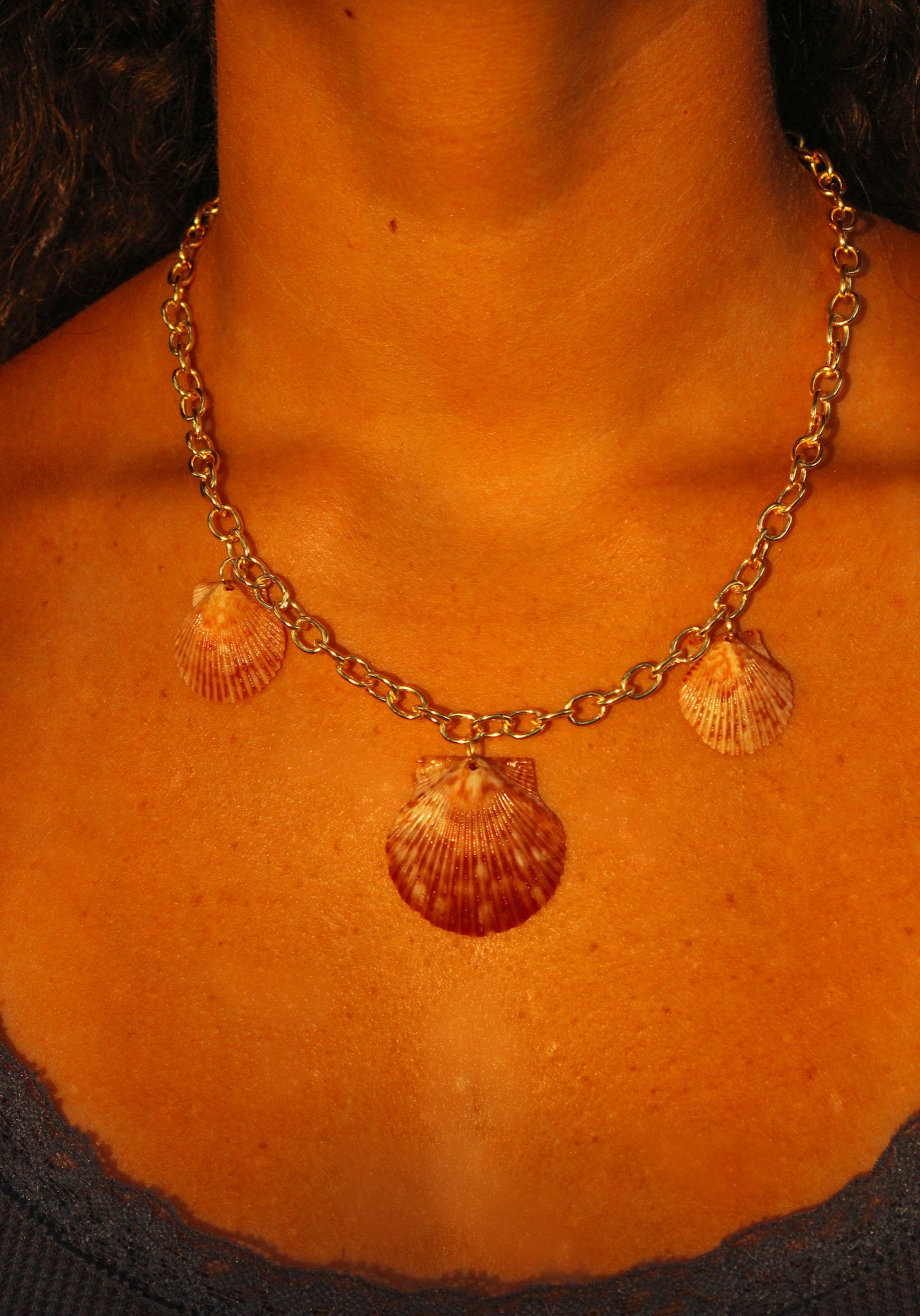 Large Scallop Necklace - Gold